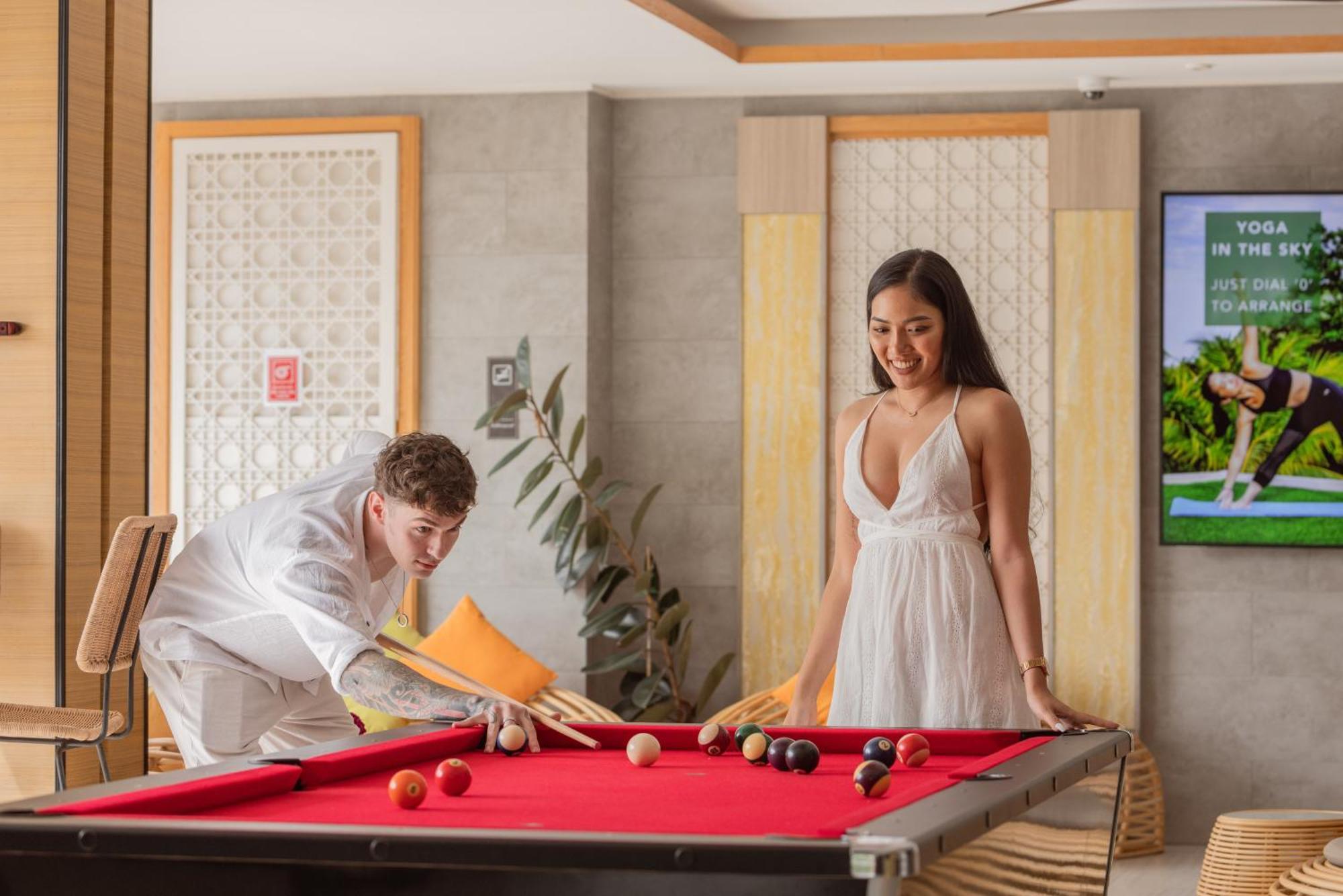 スカイビュー リゾート プーケット パトン ビーチ【SHA Plus+認定】 エクステリア 写真 A pool table