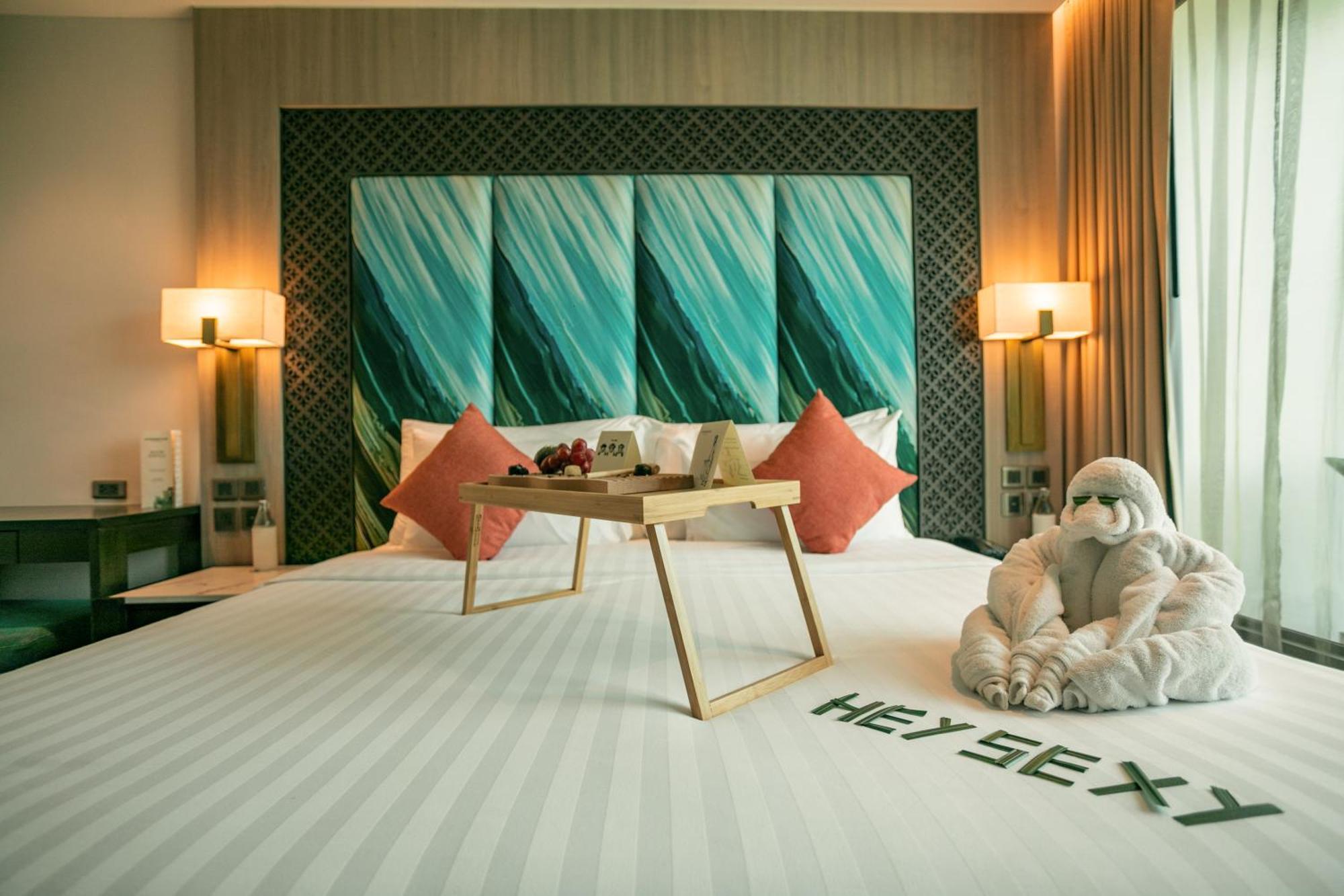 スカイビュー リゾート プーケット パトン ビーチ【SHA Plus+認定】 エクステリア 写真 A bedroom at the hotel